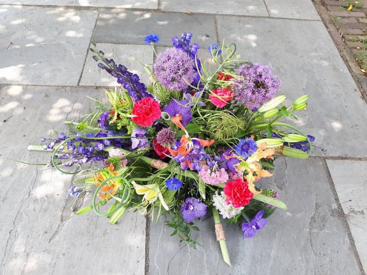 SURPRISE — Wedding Flowers — 🌿