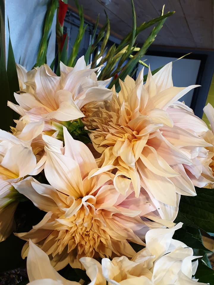 FRESH FLOWERS —