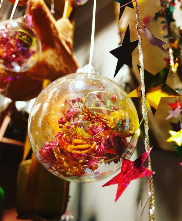 KERSTBAL met DROOGBLOEMEN —