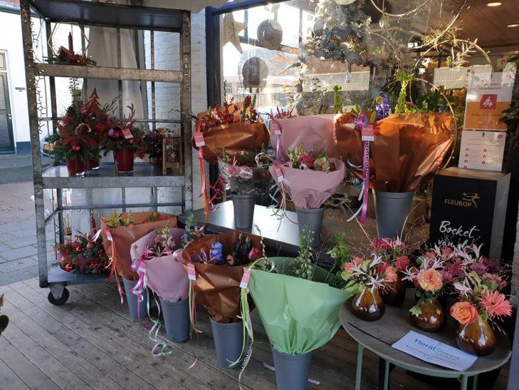 BUITEN VERKOOP —